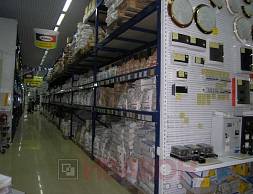 Сеть строительных супермаркетов "Перестройка": стеллажи Cash&Carry, рулонные